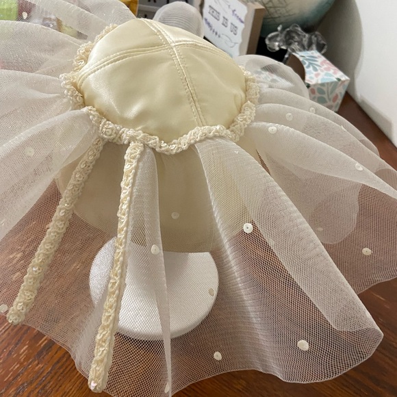 Fancy hat with pearls - Picture 6 of 6